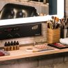 Glace maquillage Wall